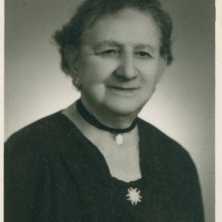 Pani Anna Truskawiecka była pierwszą nauczycielką w Mościcach. Uczyła w szkole nr 8, później 17. Przyjaźniła się z babcią Florkową. Spoczywa na mościckim cmentarzu. Z archiwum Jadwigi Jarosz.