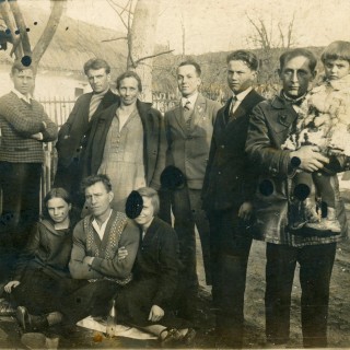 Rodzinne spotkanie w Mościcach, 26 lutego 1936, ul. Azotowa. Z archiwum Andrzeja Kota.