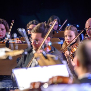 Koncert Sylwestrowy - Filharmonia Krakowska - Orkiestra gra na instrumentach. - Fot: Przemysław Sroka